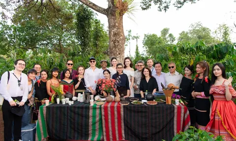 Phương Linh, Mỹ Anh, Phương Anh làm gì tại diễn đàn cà phê quốc tế ở Buôn Ma Thuột?