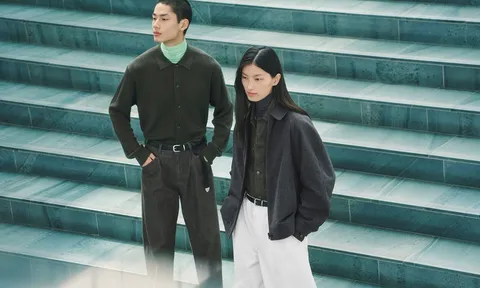 Clare Waight Keller “giấu” kỹ nghệ Haute Couture trong UNIQLO : C Thu/Đông 2026