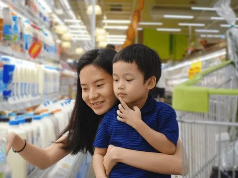 "Mẹ ơi, con ăn một quả nho nhé?": Người mẹ trả lời, tự cho mình thông minh, không ngờ ảnh hưởng cả đời con