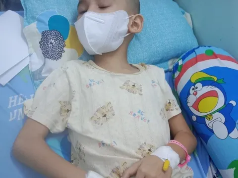 Khao khát trở lại trường của cậu bé ung thư máu