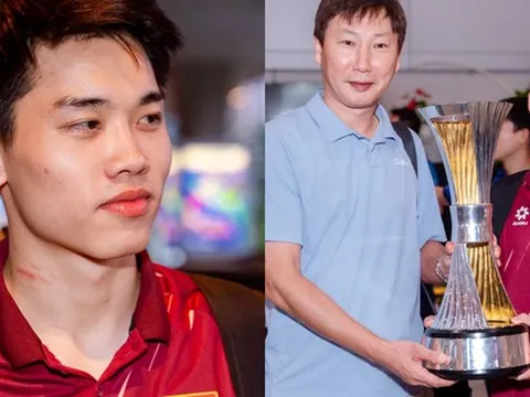 Nóng: U23 Việt Nam đã mang cúp vô địch về TP.HCM, hotboy Đình Bắc khiến fan xót xa với vết thương trên cổ