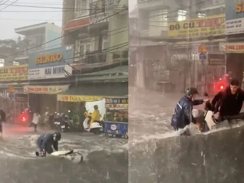 'Sốt' clip 3 thanh niên lao ra cứu chiếc xe máy bị mưa lớn cuốn trôi ở TP.HCM