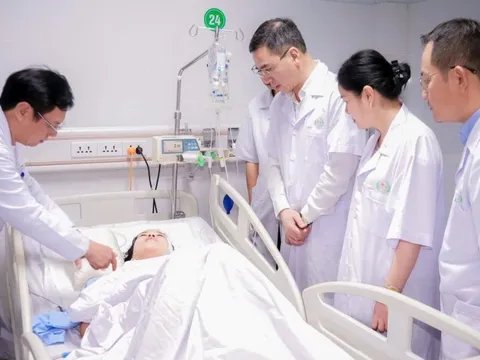 Bộ trưởng Y tế: ‘Y bác sĩ phải được bảo vệ trong bất cứ trường hợp nào’ 1