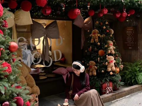 Những góc sống ảo Giáng sinh 2025 gây sốt ở Hà Nội, TP.HCM 0