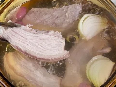 Bí quyết luộc thịt ngon: Không cho những loại gia vị này vào nước luộc 0