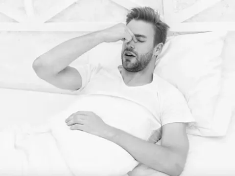 4 dấu hiệu khi ngủ của đàn ông có tuổi thọ ngắn, mắc 2/4 phải đi khám ngay 0