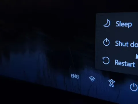 Vì sao nút khởi động lại cứ như "thuốc tiên"? - Điện thoại, TV, máy tính mà lỗi cứ bấm xong là khỏi hết?