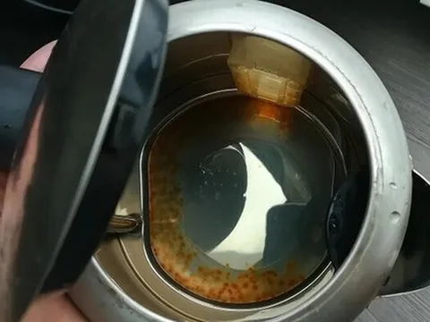 10 năm dùng ấm siêu tốc chưa bao giờ thấy cảnh tượng này, phúc 7 đời phát hiện ra sớm