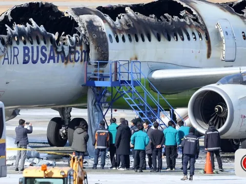 Hàng loạt hãng hàng không bất ngờ cấm hành khách dùng pin dự phòng từ 26/1