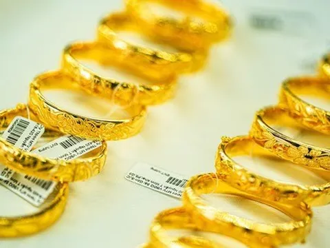 Sau gần một thập kỷ mua vàng, tôi nhận ra điều đáng sợ nhất không phải giá