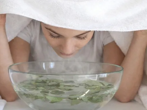 Coi chừng phản tác dụng khi xông loại lá quen thuộc này vào mùa đông 0