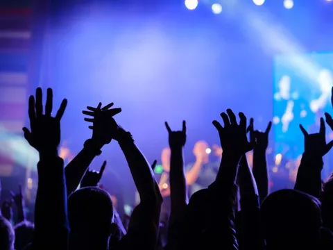 Nghe nhạc, chơi game bằng tai nghe: Hơn 1 tỷ người trẻ đối mặt nguy cơ mất thính lực 0