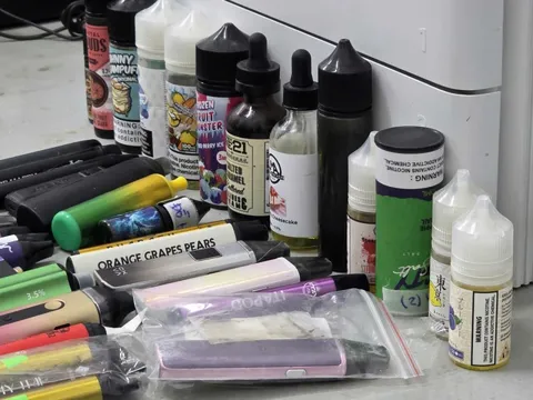 Chứa chấp người hút thuốc lá điện tử sẽ bị phạt đến 10 triệu đồng 0