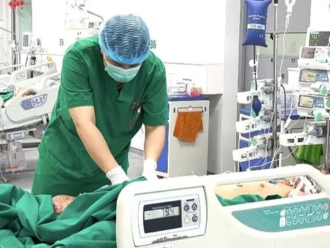 Ăn cỗ xong sốt cao, người đàn ông hôn mê do nhiễm não mô cầu 0