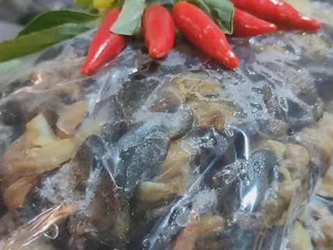 Triệt phá ‘xưởng’ dùng hoá chất ngâm 3 tấn thịt ốc bán ra thị trường: Natri silicate độc hại thế nào?