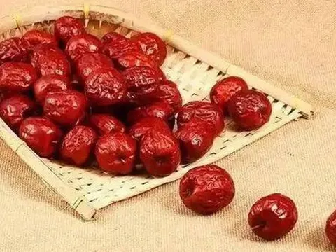 Một lần nữa táo đỏ lại gây chú ý: Bác sĩ chỉ ra 5 lợi ích sức khỏe rõ rệt khi ăn thường xuyên