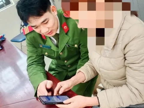 Con gái ở Nhật Bản báo chuyển khoản thành công 140 triệu đồng, mẹ kiểm tra tài khoản rồi báo luôn công an xã