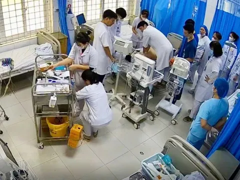 Ép tim gần 50 phút cứu sống nam sinh ngừng tim giữa giờ học 0