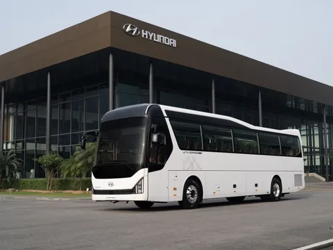 Ra mắt xe Hyundai Universe Prestige 47 chỗ 0