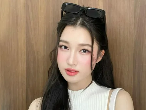 'Dâu tỷ phú' Phương Nhi được khen nhan sắc ngọt ngào