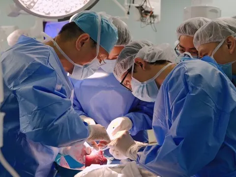 Kỳ tích ghép gan cho trẻ gần 1 tuổi, cân nặng chỉ 5,3 kg tại Vinmec Times City 0