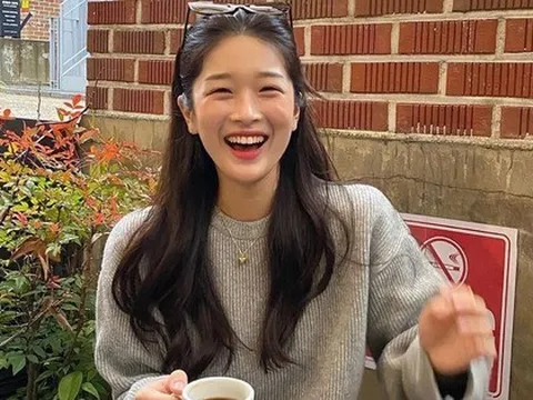 Đi làm 10 năm nhưng vẫn là nhân viên, tôi nhận ra tiền quan trọng hơn danh xưng