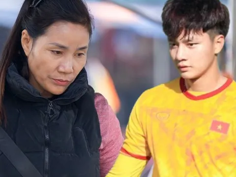 Về Nghệ An ghé sạp quả của mẹ Cao Văn Bình: Hotboy vạn người mê vẫn ra chợ bê hàng, rửa bát cho mẹ