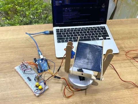 Sinh viên năm nhất làm chủ hệ thống theo dõi mặt trời – tín hiệu mới từ đào tạo bán dẫn