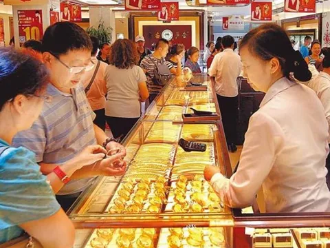 Hơn 10 năm trước chi 373 triệu đồng mua hơn 10 cây vàng bị chê cười, đến nay bà cụ 74 tuổi lãi gấp 2,5 lần: “Cuối cùng cũng có thể ngẩng cao đầu rồi”