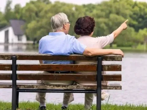 Người đàn ông 77 tuổi đã sống chung với bệnh ung thư cho đến năm 95 tuổi: Phương pháp của ông chỉ gói gọn trong 5 từ