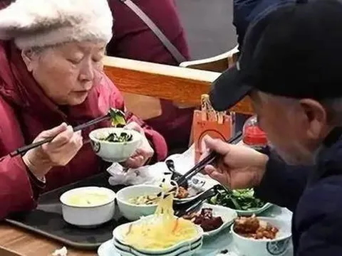 Trứng đứng thứ 5 trong số các loại thực phẩm giàu protein phù hợp nhất cho người cao tuổi, đứng đầu là "món" mà hầu hết mọi người không nghĩ tới