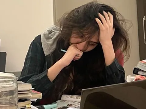 Tại sao dân văn phòng ngồi một chỗ nhưng ngày nào cơ thể cũng mệt mỏi rã rời? 5 điều này bạn chưa ngờ tới