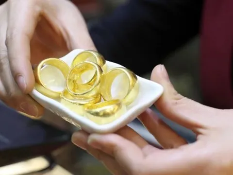 Người phụ nữ SN 1984 tới tiệm vàng giao dịch, phát hiện mất 3 nhẫn vàng trị giá 150 triệu đồng: công an vào cuộc truy tìm