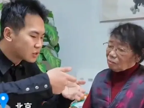 Thấy giá vàng lập đỉnh, cụ bà 87 tuổi quyết bán 8 chỉ vàng tích góp hơn 30 năm, dùng 121 triệu đồng thu được cho việc không ai ngờ tới