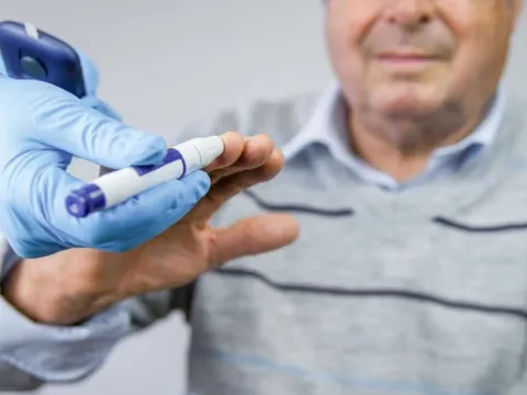 Tiểu đường rất hay "nhắm tới" những người có 3 đặc điểm này: Kiểm tra ngay xem bạn có không