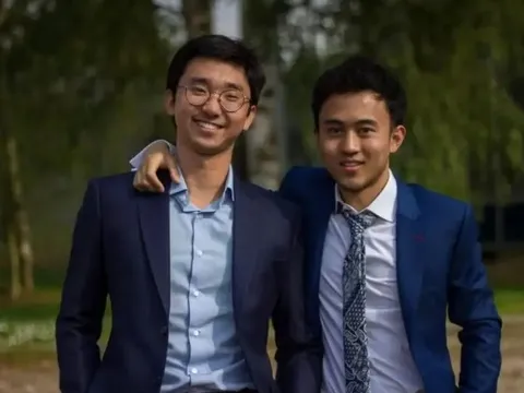 Thiếu gia có 3 bằng thạc sĩ bỏ biệt thự để sống vô gia cư: “Rửa bát, tưới cây cho tôi cảm giác tự do mà tiền không mua được”