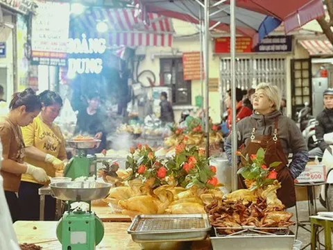 Rằm tháng Chạp: Chợ Hàng Bè vắng dần, "chợ nhà giàu" này bất ngờ lên ngôi