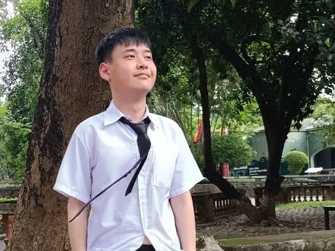 Cậu học trò mang trái tim ghép trở lại lớp học sau ba năm giành giật sự sống