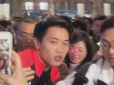 Đình Bắc “nóng” đến mức nào mà biến Hàng Đẫy thành chảo lửa V.League?