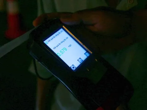 Uống 5 chén rượu, bao lâu thì hết cồn? 0