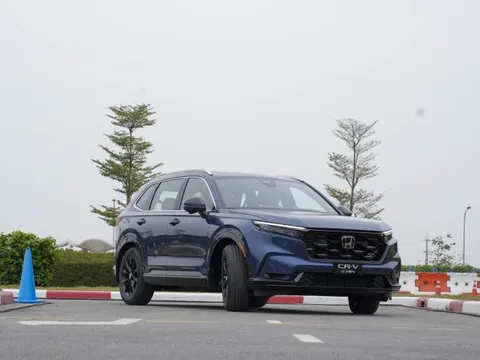 Honda lắp ráp CR-V e:HEV mới tại Việt Nam, bỏ cần số truyền thống 0