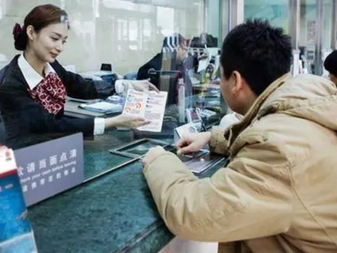 Khách gửi tiết kiệm 913 triệu đồng, 2 năm sau nhận về chưa tới 500 triệu đồng: Ngân hàng khẳng định "chúng tôi không sai"