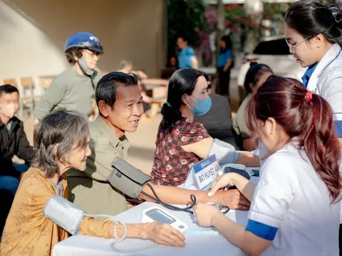 Hỗ trợ thiết thực cho người dân vùng biên Đồng Nai: Khám bệnh, tặng quà và hướng dẫn an toàn tài chính
