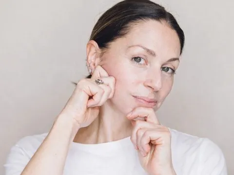 10 phút massage bạch huyết mỗi tối giúp da sáng, mặt gọn