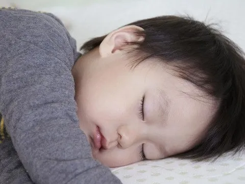 Cha mẹ phải tránh làm 3 việc này trước giờ con đi ngủ, nếu không, con càng ngày càng KÉM THÔNG MINH!