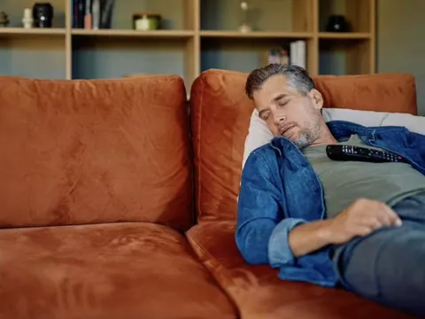 Bác sĩ tim mạch nói thật: 5 thói quen này khiến huyết áp tăng "phi mã", sức khỏe trái tim lâm nguy