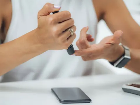 “Thủ phạm” bất ngờ khiến đường huyết tăng vọt buổi sáng - không phải đồ ăn