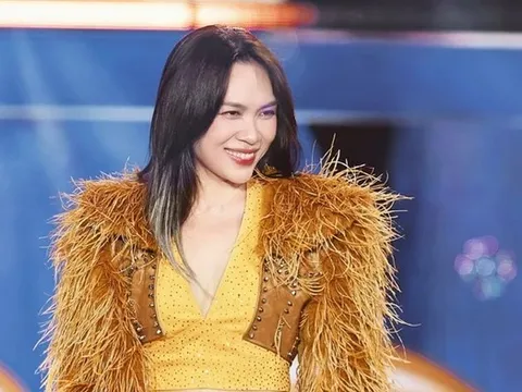 "Họa mi tóc nâu" bất ngờ bị "đánh úp" trong ngày đặc biệt