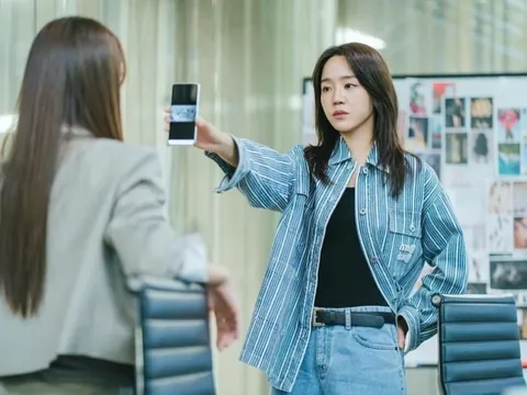 Khi đồng nghiệp hỏi mỉa: “Thưởng nhiều thế sao không khao?”, người EQ thấp tức tối còn người EQ cao chỉ đáp một câu mà đối phương ngượng chín mặt