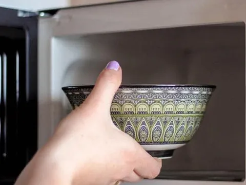 Đừng dùng màng bọc thực phẩm để bảo quản thức ăn thừa! Các chuyên gia Nhật Bản tiết lộ phương pháp khá bất ngờ